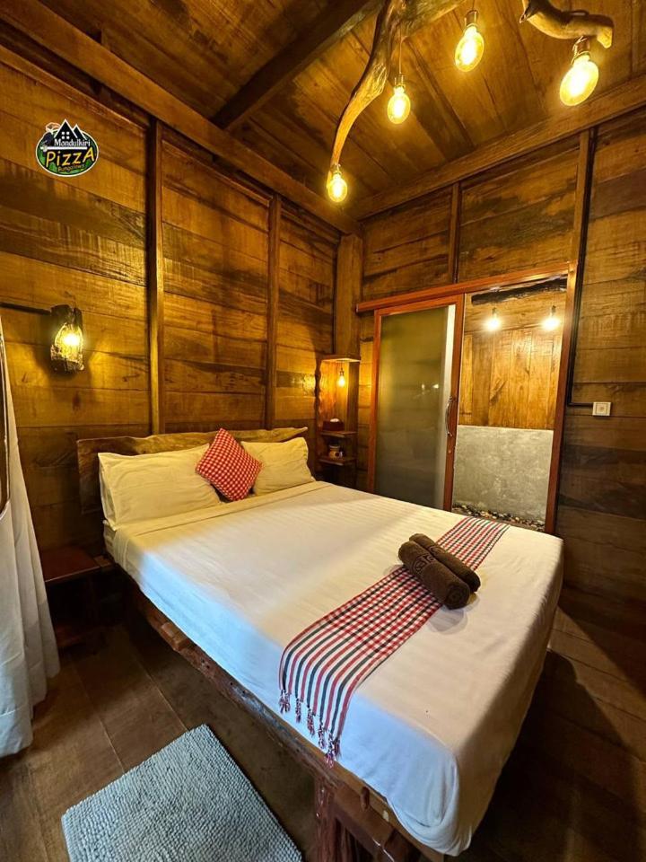 Mondulkiri Pizza Bungalows センモノロム エクステリア 写真