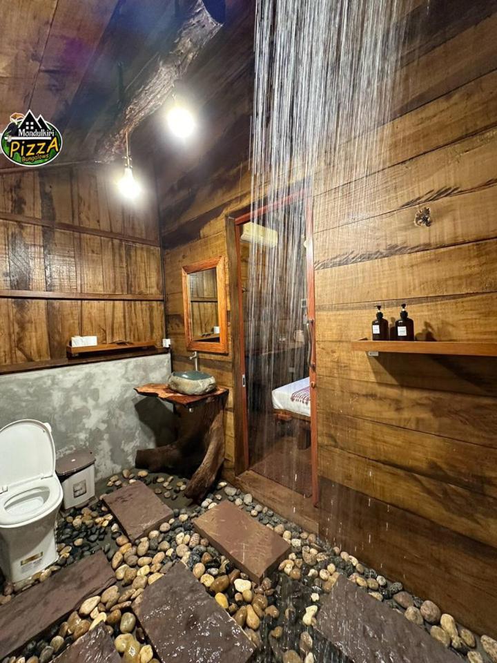 Mondulkiri Pizza Bungalows センモノロム エクステリア 写真